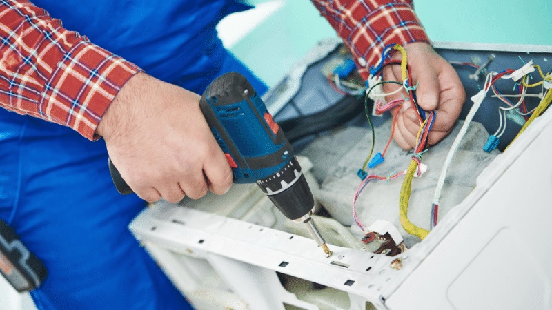 Karşıyaka Demirdöküm Demirdöküm çamaşır makinesi kart tamiri – Su almama arızası orijinal parça ile giderildi. - Teknik servis örneği